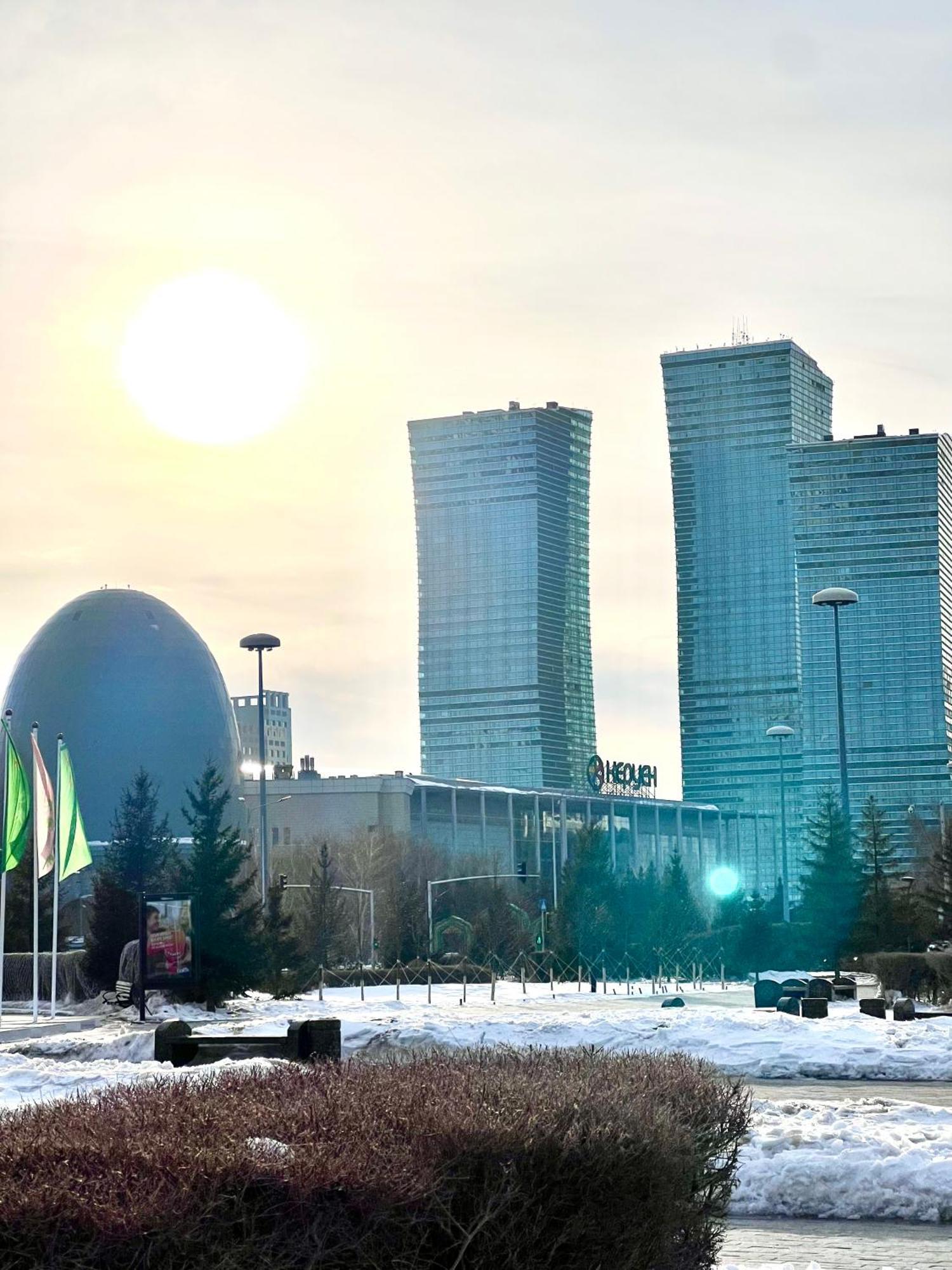 7 Очень Теплая Возле Байтерека Квартира Для 1-4 Человек Nur-Sultan  Exterior photo