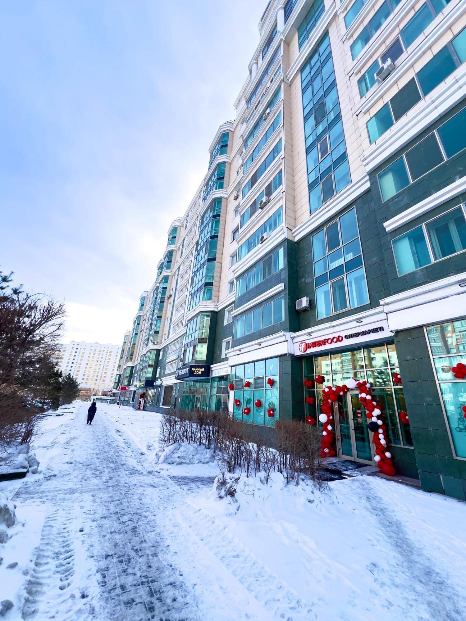 7 Очень Теплая Возле Байтерека Квартира Для 1-4 Человек Nur-Sultan  Exterior photo