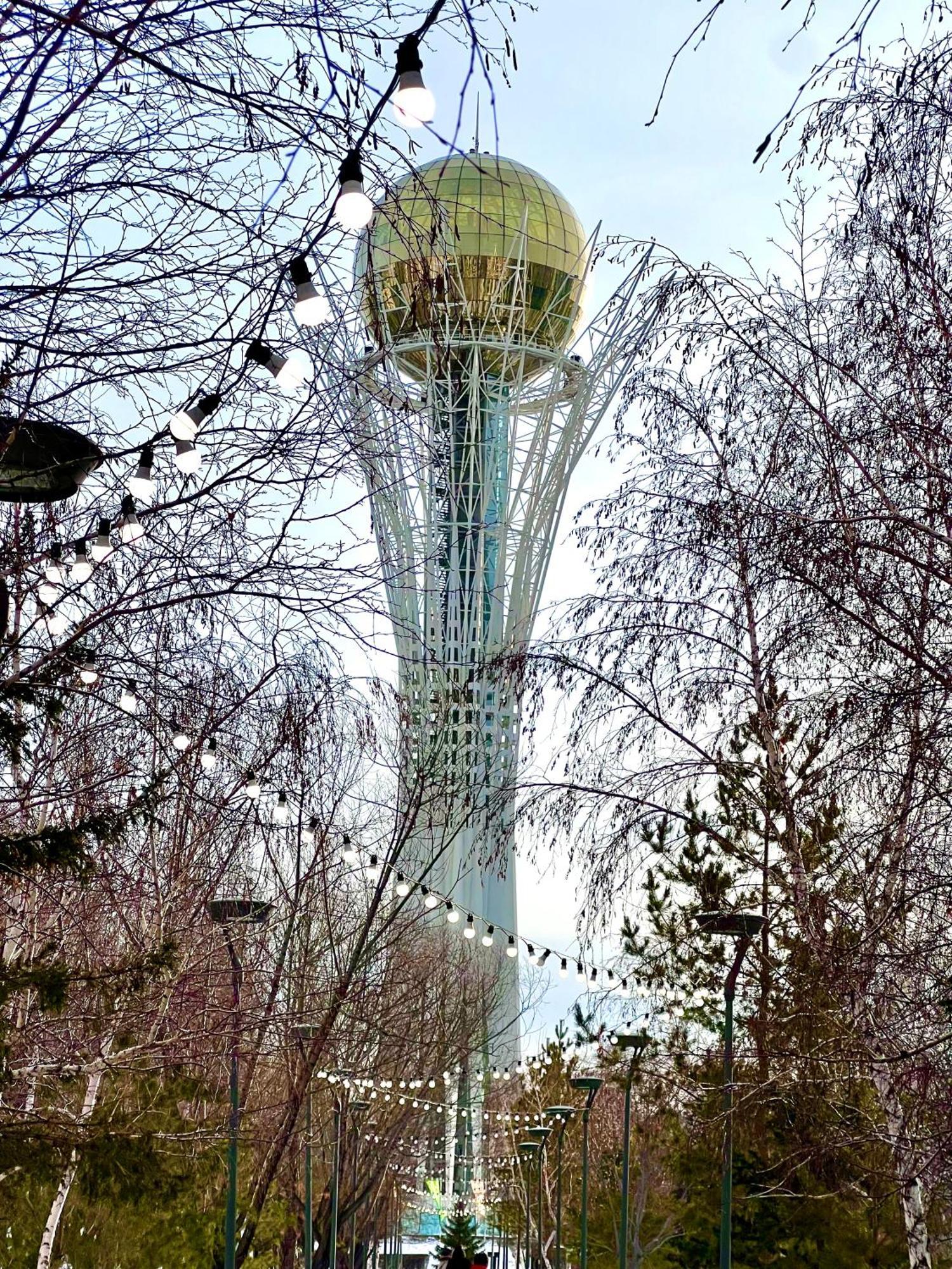 7 Очень Теплая Возле Байтерека Квартира Для 1-4 Человек Nur-Sultan  Exterior photo
